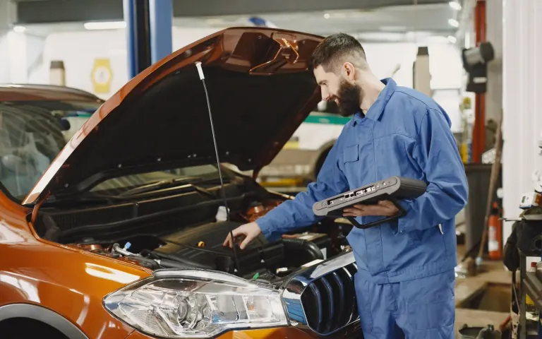 Routine service, warning lights and faults handled with method.